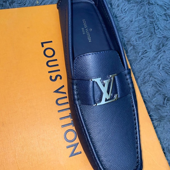 COPY - Louis Vuitton Black Loafers Sleek Slip-On Design - Picture 1 of 3